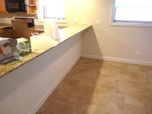 5th image of 6052 N Claremont Ave #G