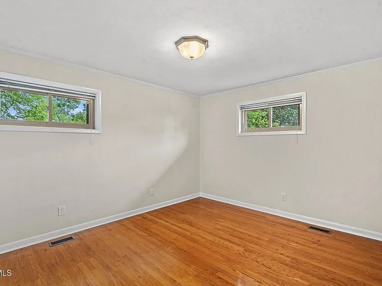 1220 Romans Dr — Photo 17