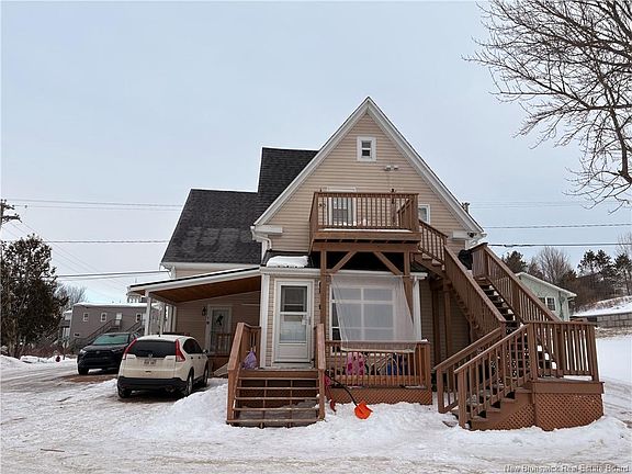 5th image of 18 Carleton St