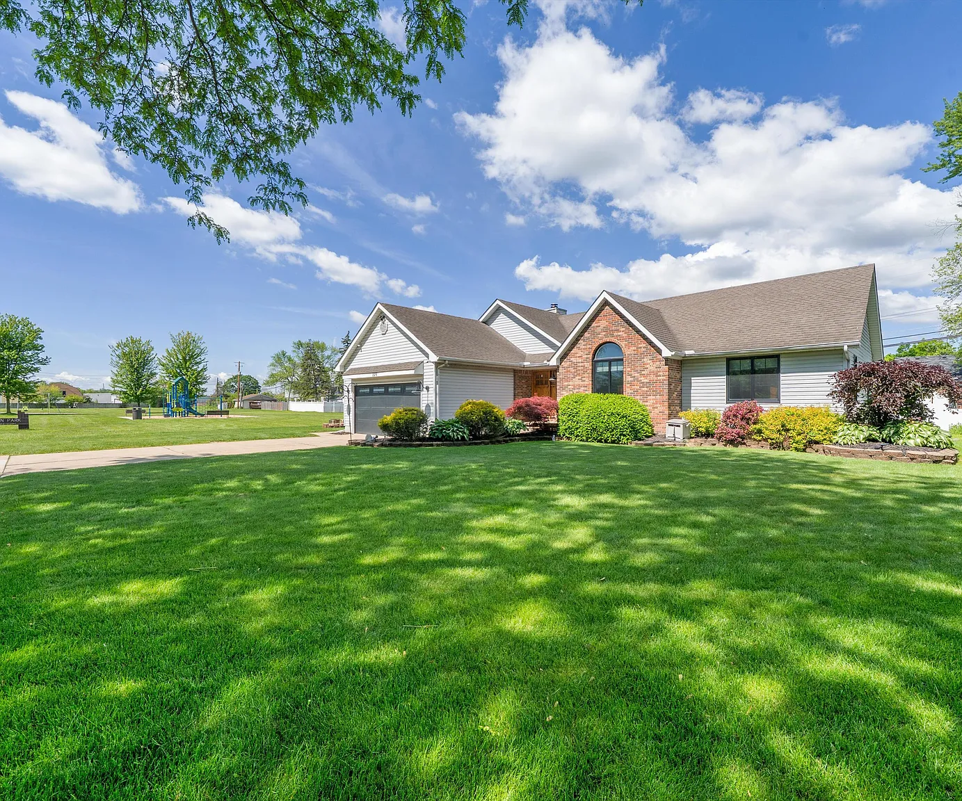 826 Jennie Pl photo 1
