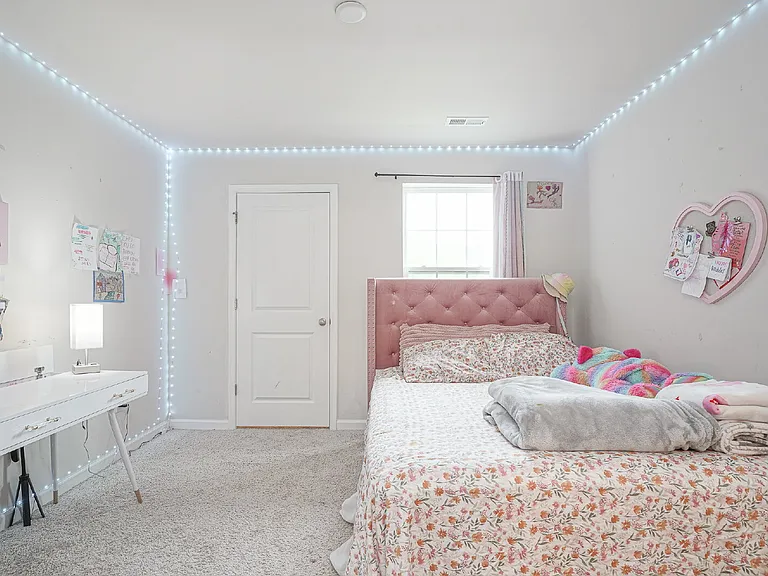 32 Westmont Dr #4 — Photo 5