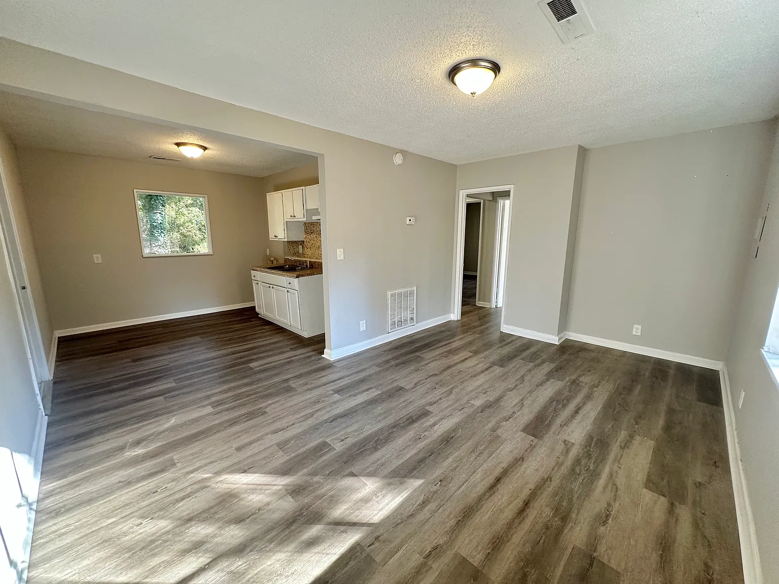 3 bed, 1044 sqft, $1,000 — Photo 3