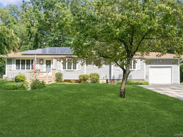 31 Cedar Branch Street, Middle Island, NY 11953