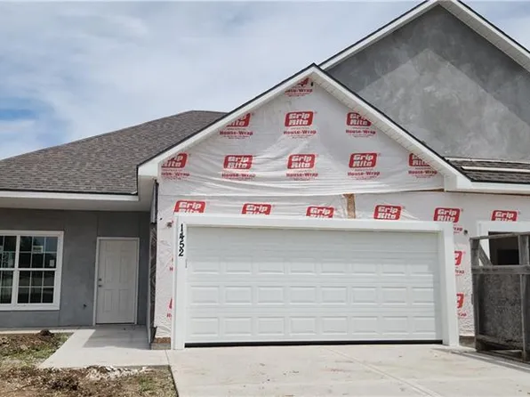 1452 Villa Ln, Louisburg, KS 66053