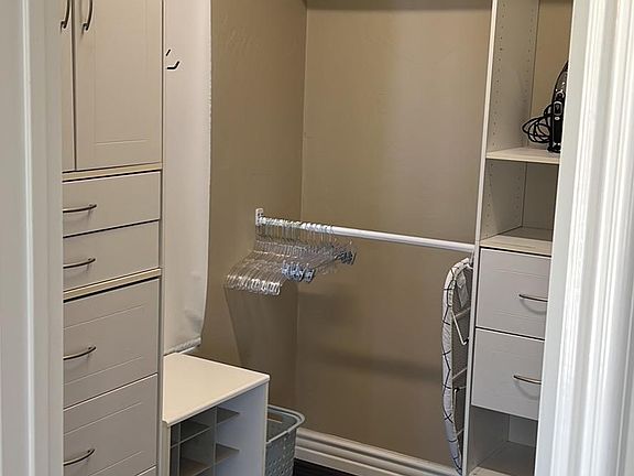 3rd image of 1302 Clarence Dr #1302