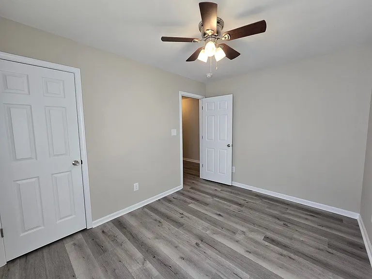 131B S 6th St — Photo 12