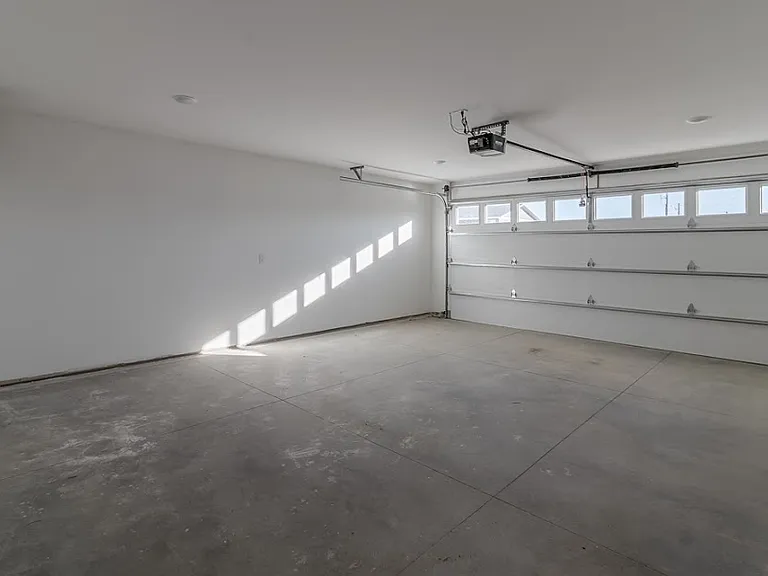 649 Luiken St — Photo 20