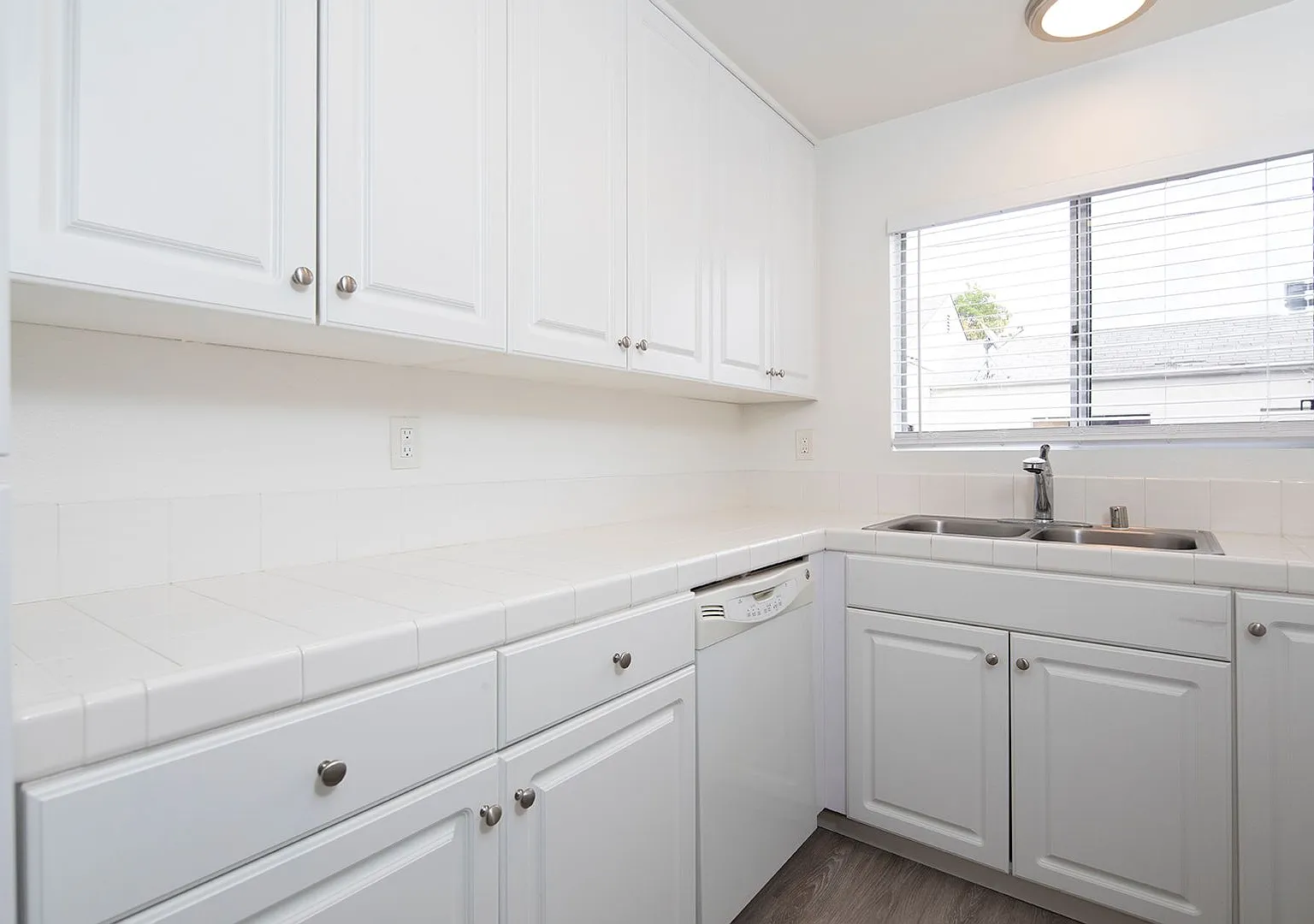 1820 Grand Avenue — Photo 3