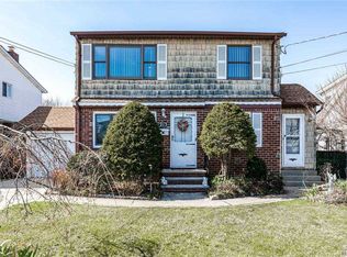 213 Columbus Pkwy, Mineola, NY 11501
