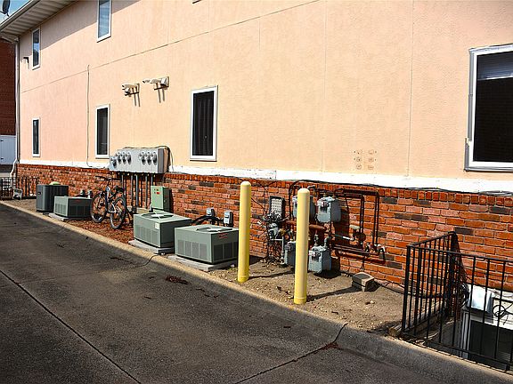 5th image of 122 E Jefferson St #1-6