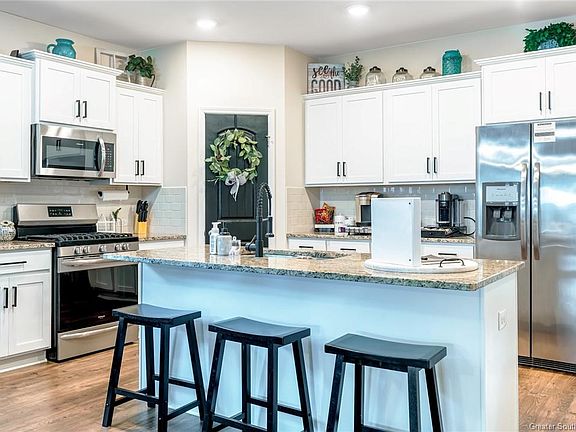 4th image of 309 Langley Dr