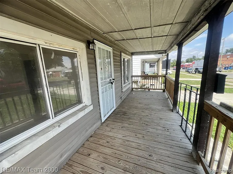 6895 Grandville Ave — Photo 22