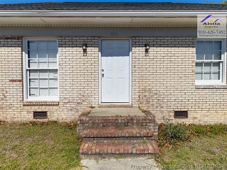 818 Grambling Ct — Photo 4