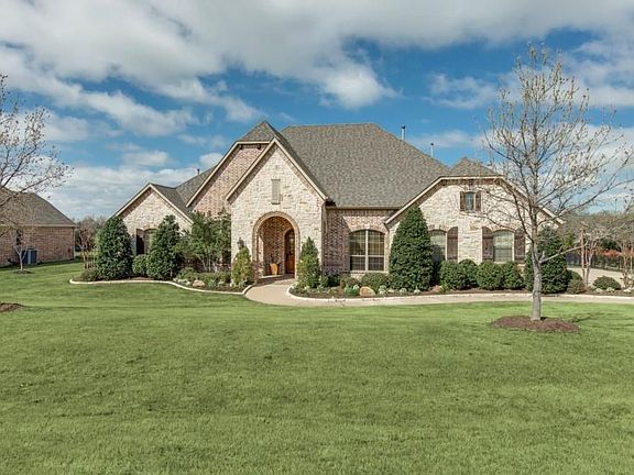 2nd image of 3203 Twin Lakes Dr