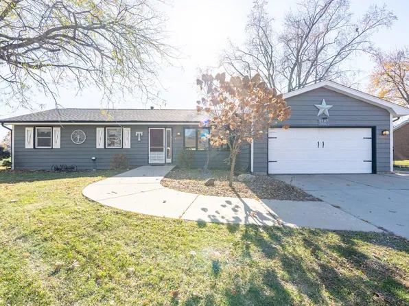 2907 Pheasant Run, Bloomington, IL 61704