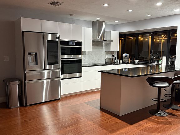 5th image of 3410 SE 11th Pl