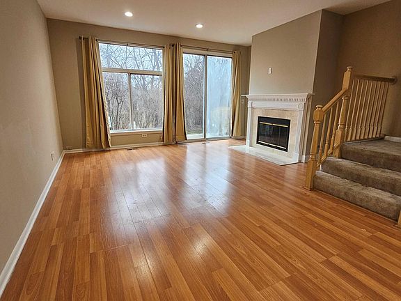 3rd image of 1041 E Wilson Ave