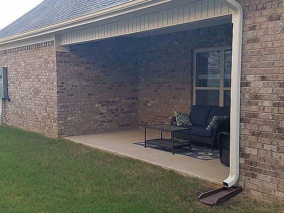 2nd pic of patio on right si