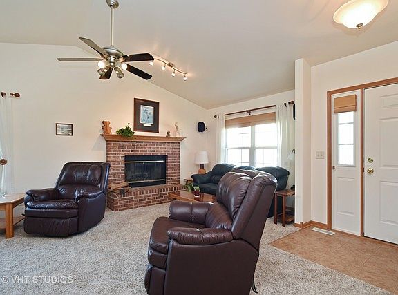 3rd image of 1294 Holly Ct