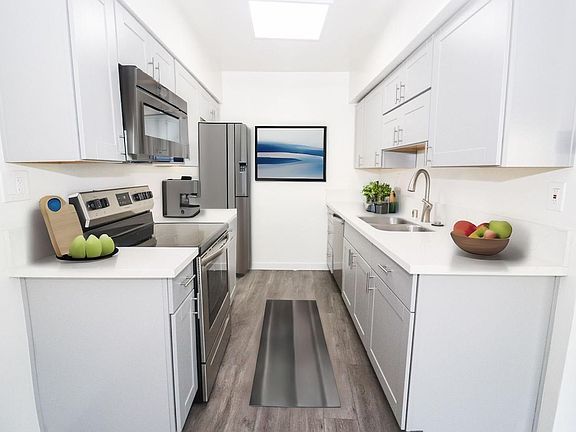 4th image of 17320 Burbank Blvd #47