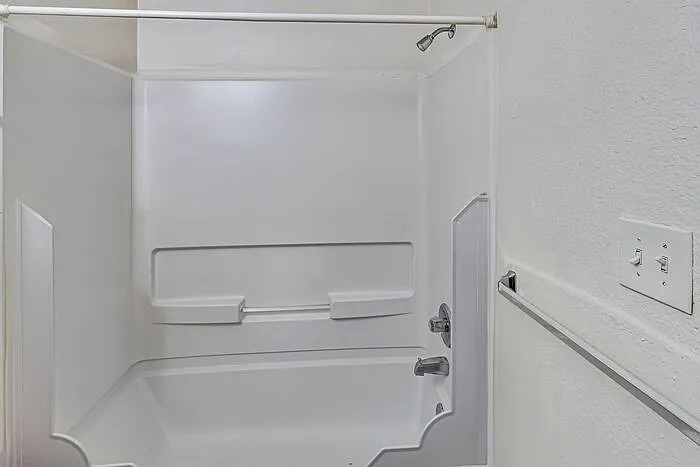 2 bed, 1.0 bath, $1,250 — Photo 4