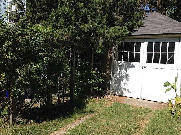 2nd image of 15 Pine St