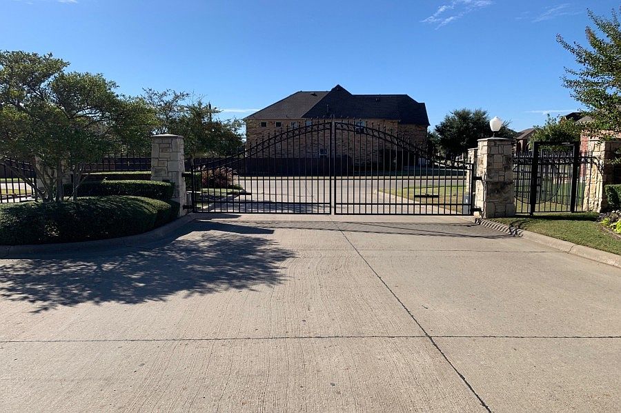 1st image of 1507 McArthur Dr