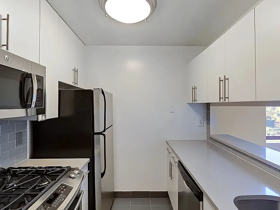 260 W 52nd St #7C