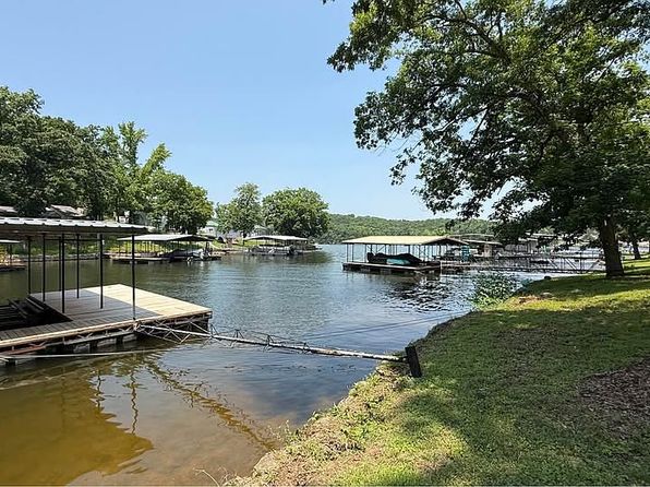 28684 Moffitt Point