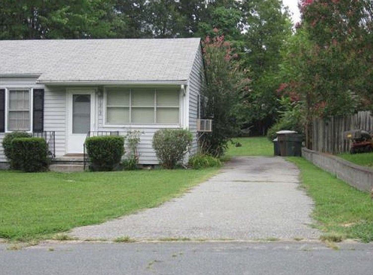 2nd image of 1923 Woodside Dr