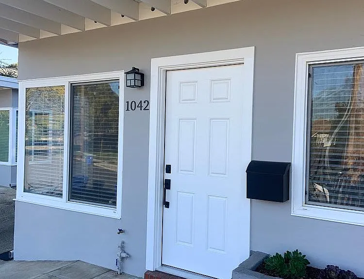 1042 Evans Ave — Photo 3