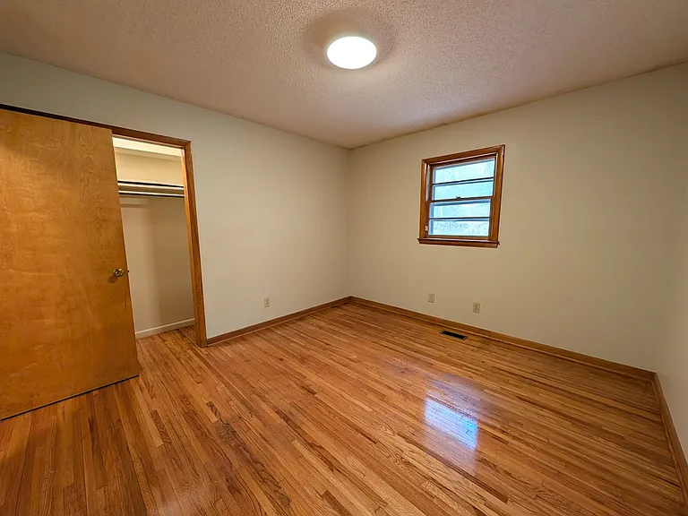 805 Edgewood Rd — Photo 14