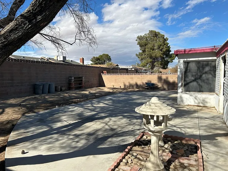 329 Dawn Ct — Photo 18
