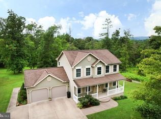 41 Slopeys Ln, Mill Hall, PA 17751