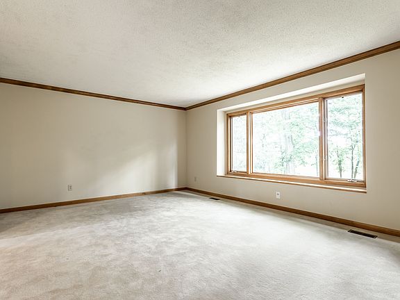 5th image of 615 Mulberry St