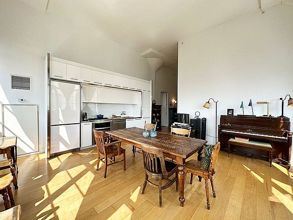 3rd image of 2728 Thomson Ave Unit 511