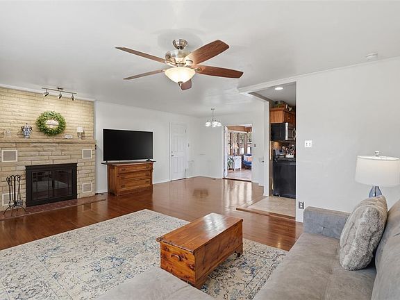 5th image of 437 Drake Dr