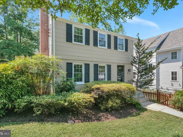 970 N Longfellow St, Arlington, VA 22205