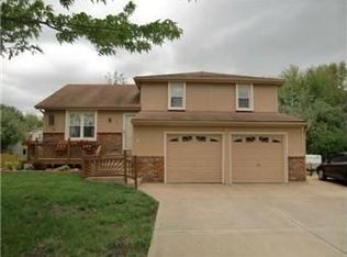 701 E Valerie Ln, Gardner, KS 66030