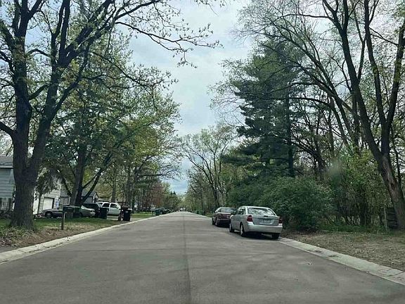 Exterior Neighborhood (street photo)