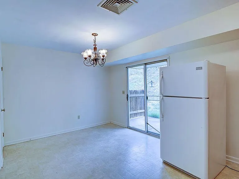 21 Devon Ct — Photo 6
