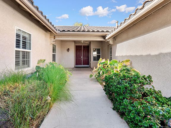 3rd image of 2751 Sandalwood Dr