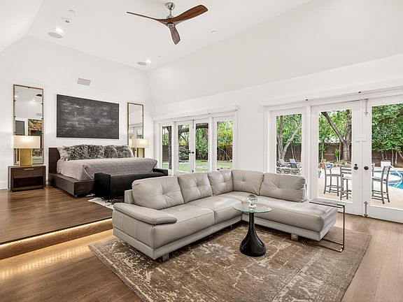 3rd image of 5205 Royal Ln