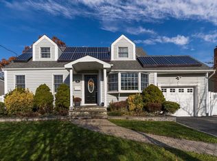 21 Bertha Ln, Massapequa Park, NY 11762