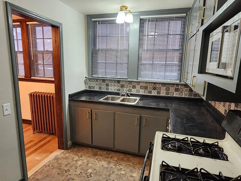 402 Grand Ave — Photo 6