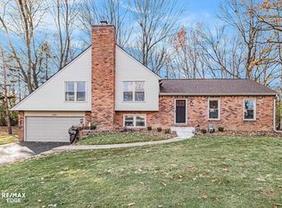 9326 Green Tree Dr, Grand Blanc, MI 48439