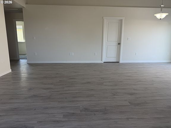 5th image of 915 SE New Dream Ave