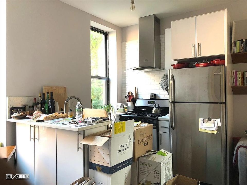 1st image of 493 Macon St APT 2