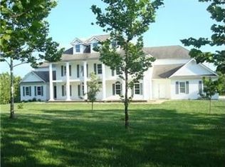 5405 NE 160th St, Smithville, MO 64089