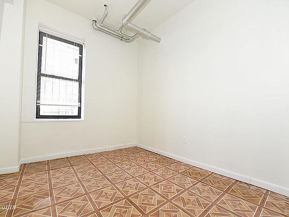 3rd image of 2333 Loring Pl N APT 4